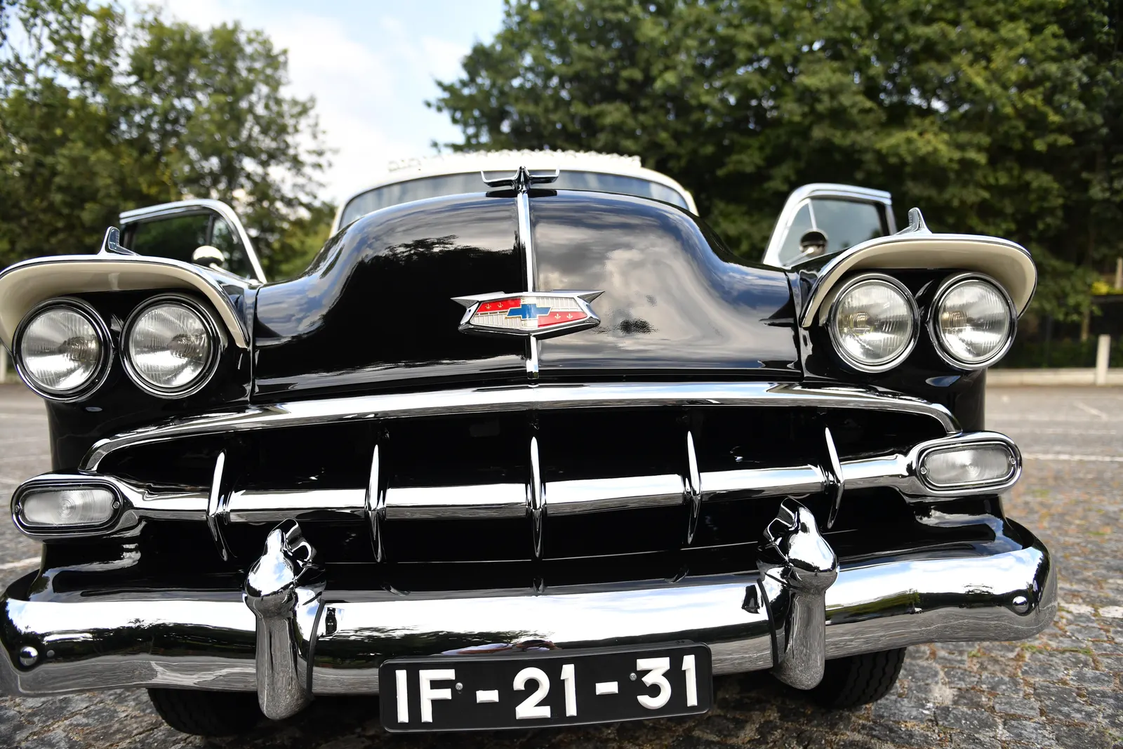 Pormenor da grelha dianteira do Chevrolet clássico de 1954